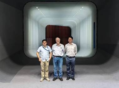 图片包含 室内, 站, 小, 男人AI 生成的内容可能不正确。